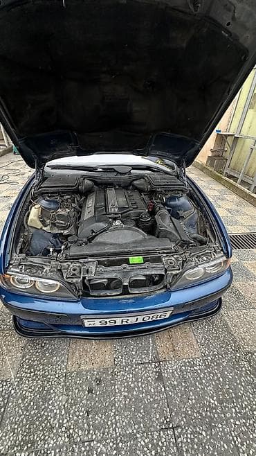 simyorka bmw: BMW 5 Series E39 sedan, mavi rəng. - Kuzov: 4 qapı, aerodinamik M-stil — 6