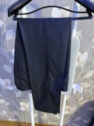 kişi ucun klassik qara kostyum: Ölçüsü - 48/6. Rəng - Boz. Dəst - Pencək, şalvar. Az geyinilmişdir — 3