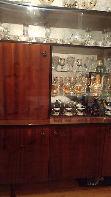 qoz: Klassik üslubda qonaq otağı üçün mebel dəsti - Şkaf-vitrin: Üst — 1