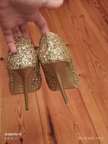 женские классические туфли на танкетке: Qadın ayaqqabıları – 2 cüt 1) Qırmızı klassik tufli - Material: zamşa — 24