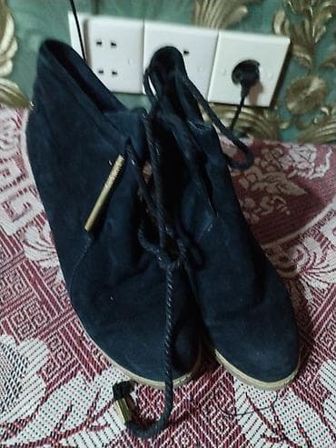 Qadın ayaqqabısı – qara süet gizli platformalı bot - Model: bağlama