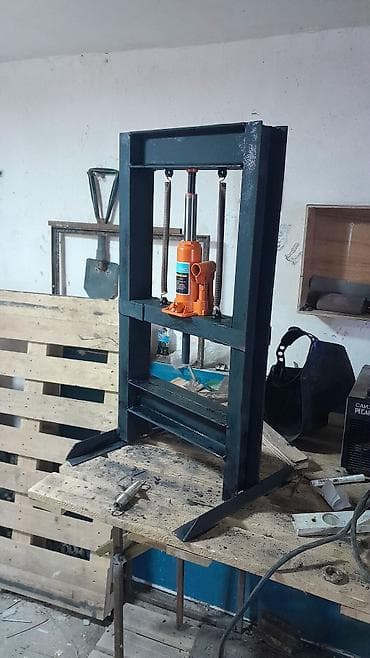 Hidravlik emalatxana pressi - Tip: Şaquli karkaslı stolüstü hidravlik