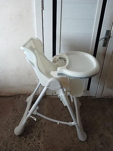 Uşaq yemək stulu - Rəng: ağ - Material: möhkəm plastik və metal