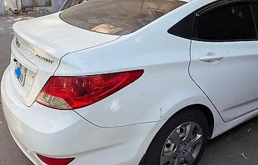 klas 6: Hyundai Accent: 1.6 l | 2012 il Sedan — 3