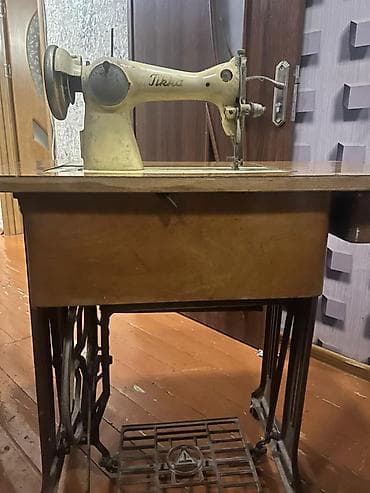 Köhnə model tikiş maşını rezini yoxdur işlək veziyetdedir — 2
