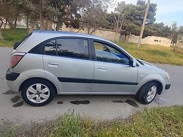 Kia Rio: 1.4 l | 2005 il Sedan