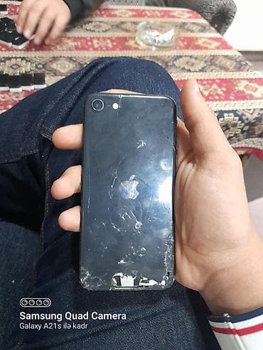 gence kamera: IPhone SE 2022, 64 GB, Qara, Qırıq, Barmaq izi, Simsiz şarj — 2