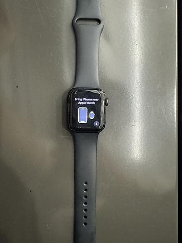 Наручные часы: Apple Watch (qara rəngli silikon kəmərli) - Model: Apple Watch Series — 3