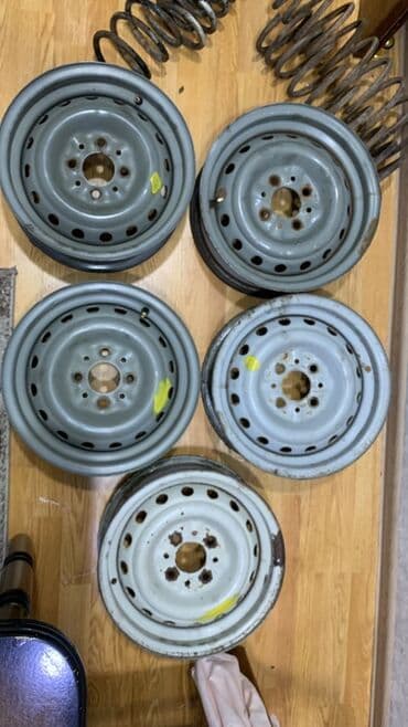Disk təkərlər: 5 ədəd disk hamısı birgə 80manat, əyrisi yoxdur, zavod rəngləridir — 2
