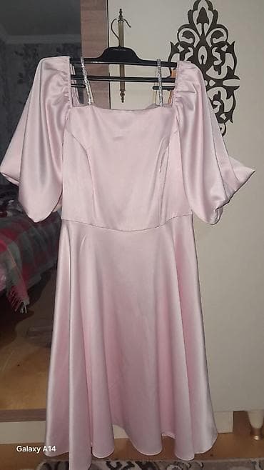 Cəmi 1 dəfə toya geyinilib özü 100 manata alınıb.Toy, nişan