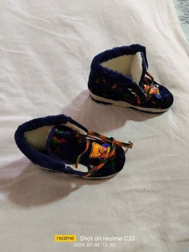 uşaqlar üçün gəlinliklər: Uşaq ayaqqabıları – 2 cüt 1) Qırmızı-göy yumşaq botinka - Daxili — 2