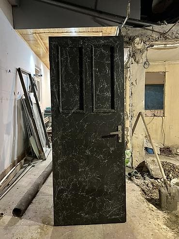 Qapı – dekorativ mermer naxışlı, tünd qara rəngdə: adi nazik lalafo.az -da Qapı – dekorativ mermer naxışlı, tünd qara rəngdə: adi nazik