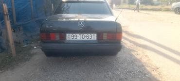 Mercedes-Benz sedan, W201 “190” seriyası. Qara rəng, 4 qapı, arxa — 2