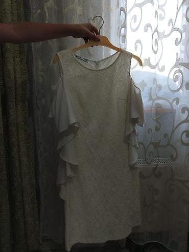 çant: Ağ rəngli zərif qadın donu - Model: qolsuz-kəsimli, çiyin hissələri — 1