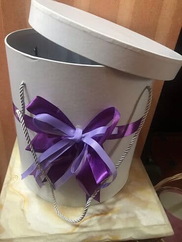 Коробка высота см 30/28 см ширина 🎁не использовпли красивая белая с