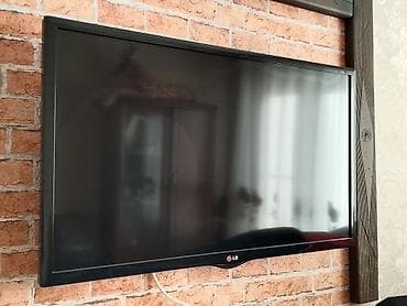 LG LED televizor, təxminən 32–37 düym ekran ölçüsü. 2 ədətdir — 2