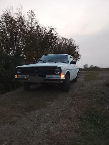 avtomobil vaz: QAZ-24 “Volqa” sedan - Kuzov: 4 qapılı sedan, ağ rəng - Ön hissə — 1