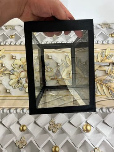 akvarium gəncə: 10 litrlik akvarium. Çərçivə qıraqları profil deyil vinildir. Arxası — 6