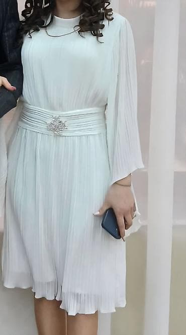 Zərif dizaynlı ağ şifon don - Model: qısa uzunluqlu, plissəli ətək və