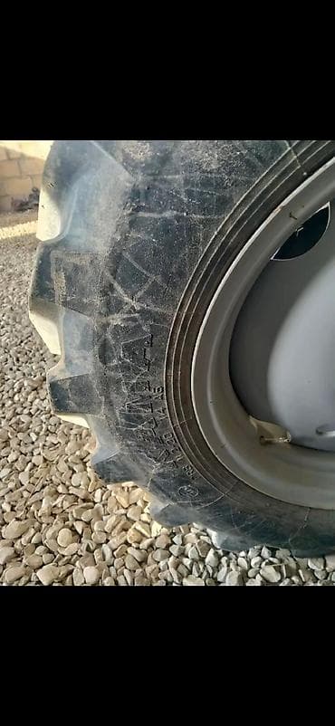 Disklər: Traktorun ön təkərləri satılır. Məhsul təsviri: - Ön ox üçün komplekt — 3