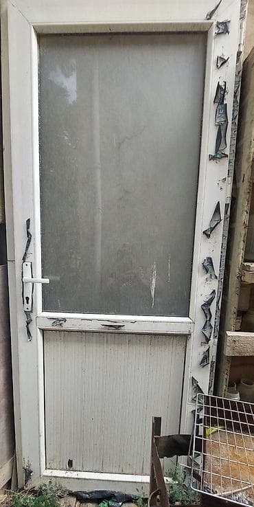 Plastik qapılar