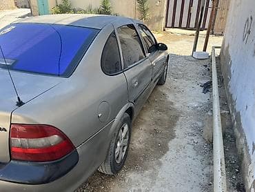 opel vectra b: Opel Vectra: 1.8 l | 1997 il 303000 km Sedan — 4