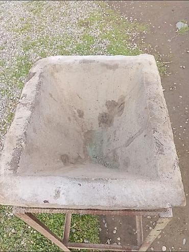 heyvanlar üçün mallar: Beton yem kublu/bolşok qab – metal çərçivəli - Material: qalın beton — 2