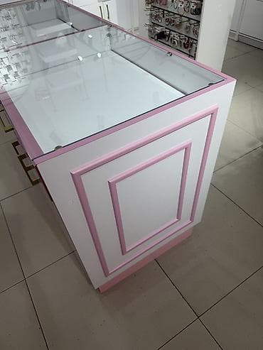 podium boutique: Mağaza üçün vitrin adası – iki hissəli, şüşə vitrin üstlü, saxlama — 5