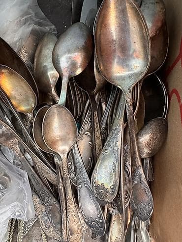 xalca kilim: Melxior qaşıqlar. Çoxu istifadə olmayıb. Kilosu 120 manat Qeyd — 1