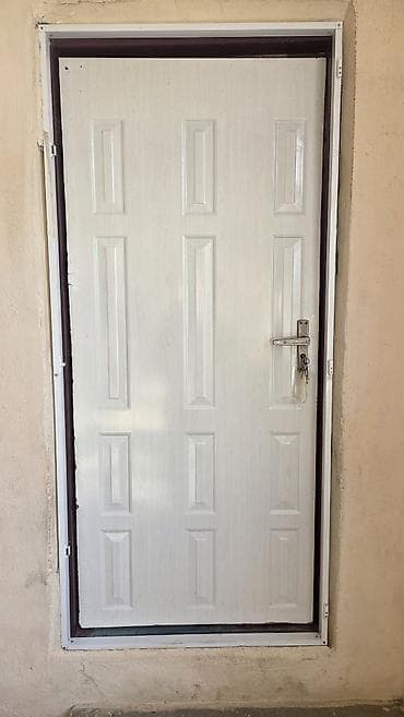 qapi taxda: Metall qapı – giriş üçün
hundurluyu 204 eni94 — 2