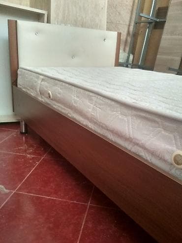 Tek adamliq kiravat satılır iki ededir bir ededi 100 manat yerim