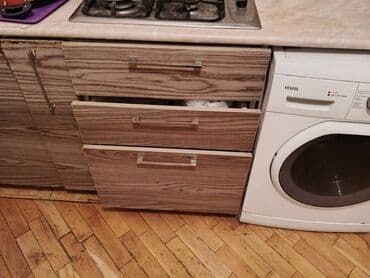 sade metbex mebelleri: Mətbəx mebeli dəsti - Üst modul: açıq krem rəngli, müasir düz xəttli — 7