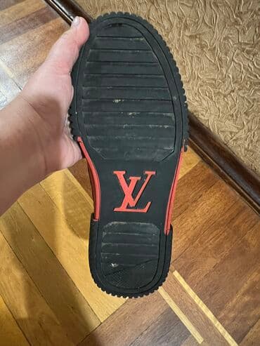 зеленые мужские спортивные костюмы: Oğlan üçün 40 razmer ayaqqabı A klass Luis Viton firmasıdır.Mağazada — 6