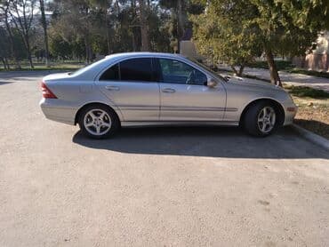 Mercedes-Benz 240: 2.4 l | 2005 il Sedan