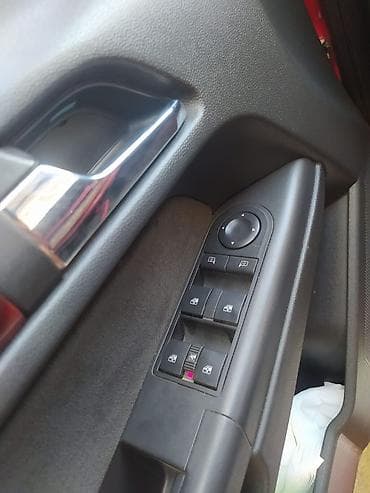 disk qabi: Opel Astra H hatchback – qırmızı rəng, 5 qapı, şəhər üçün çevik və — 6