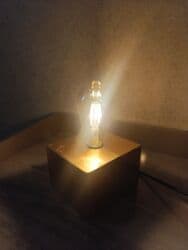 xoncaların qiyməti: Beton korpuslu, abstrakt dizaynlı masa lampası. Daxili işıqlandırma — 13