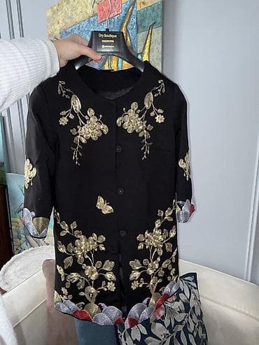 xp qizil: Qadın üçün zərif naxışlı tunika/kardiqan Marka: CHİLİA Luxury Wear - — 4