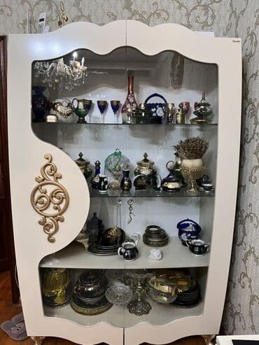 demir şkaf: Şüşəli dolab vitrini, İşlənmiş, Ünvandan götürmə — 1