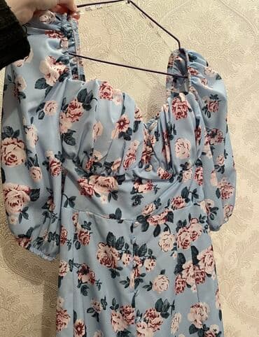 Toy paltarları və aksesuarları: Mavi çiçekli don heç geyinilmeyib.
Beden: L razmer
Qiymet 10 
manat — 3