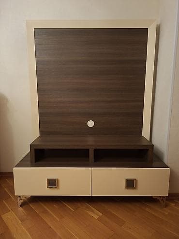 tumba: İşlənmiş, Düz TV altlığı, Polkalı, Laminat — 1