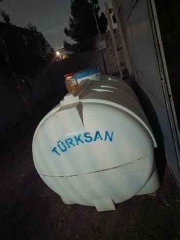 Баки: Бак, Пластик, 2000 л. л, Б/у, Бесплатная доставка — 2