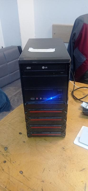 Masaüstü kompüter sistemi – qara mid-tower korpus Xüsusiyyətlər: - Ön