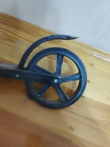 fender gitara: Şəhər üçün iki təkərli kick‑skuter - Böyük diametrli poliuretan — 3