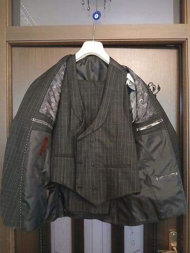 Cinslər: Kişi üçlü kostyum dəsti 200manata alınıb 1dəfə toya geyinilib dar — 2