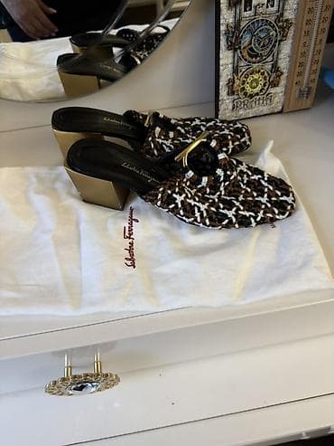 Tuflilər: Salvatore Ferragamo qadın mule tufliləri - Model: toxunma üslubunda — 1