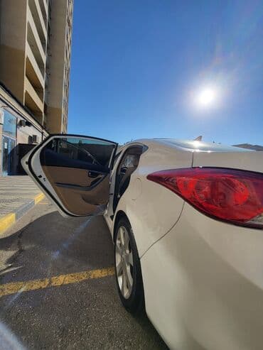 tofaş satış: Hyundai Elantra sedan – ağ rəng, AZ nömrə nişanı 99-VK-225. Şəhər və — 5