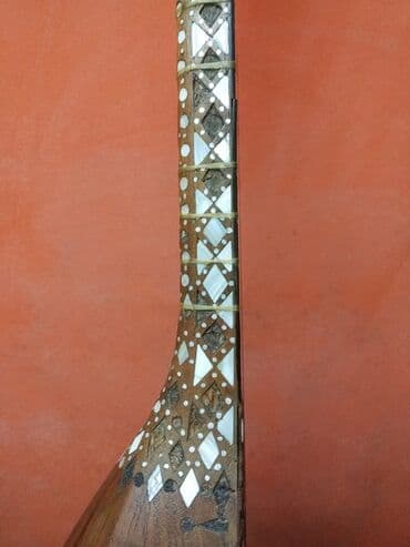 Akkordeonlar: Saz. Qədimi. 1948 -ci il. Əl işi. Üstü təbii sədəflə işlənib. Bəzi — 9