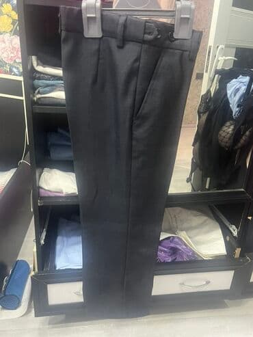 kişi ucun klassik qara kostyum: Kostyum oğlan üçün.7-8 yaş üçün.Razmer 26.
(1 dəfə iştənib) — 1