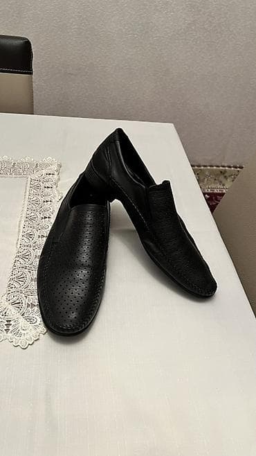Makasin və loferlər: Kişi üçün klassik slip-on dəri mokasinlər - Rəng: qara - Material — 2