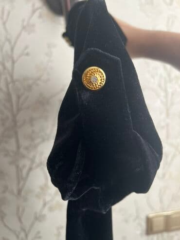 papaqli koynekler: Qısaqol qadın bluzası – məxmər material, qara rəng. - Yüksək yığma — 3